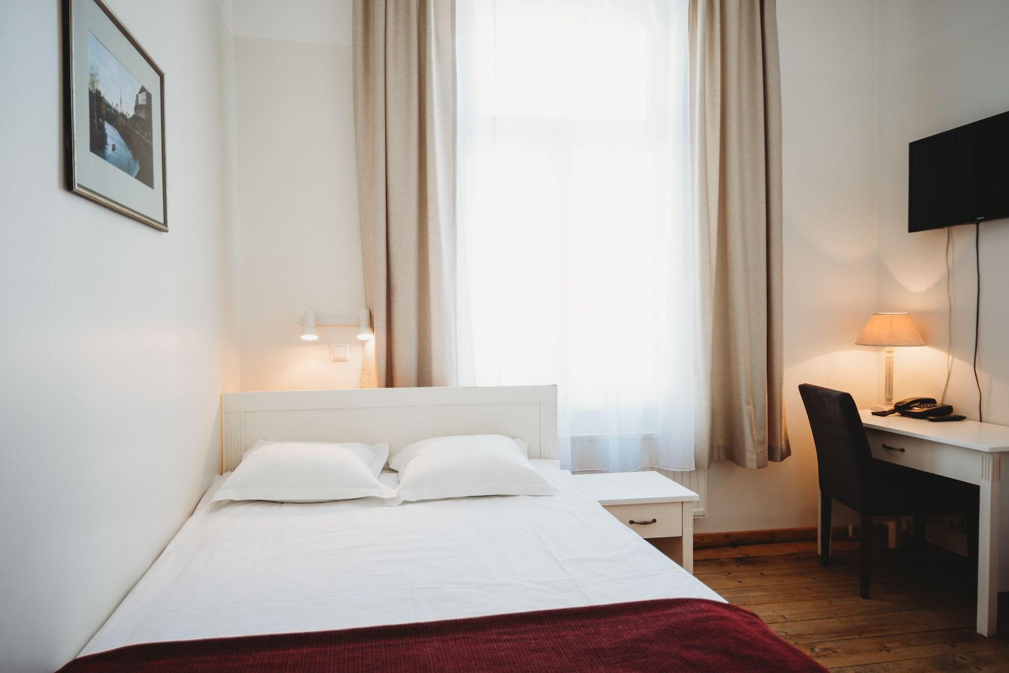Economy Hotel Tallinn Buitenkant foto