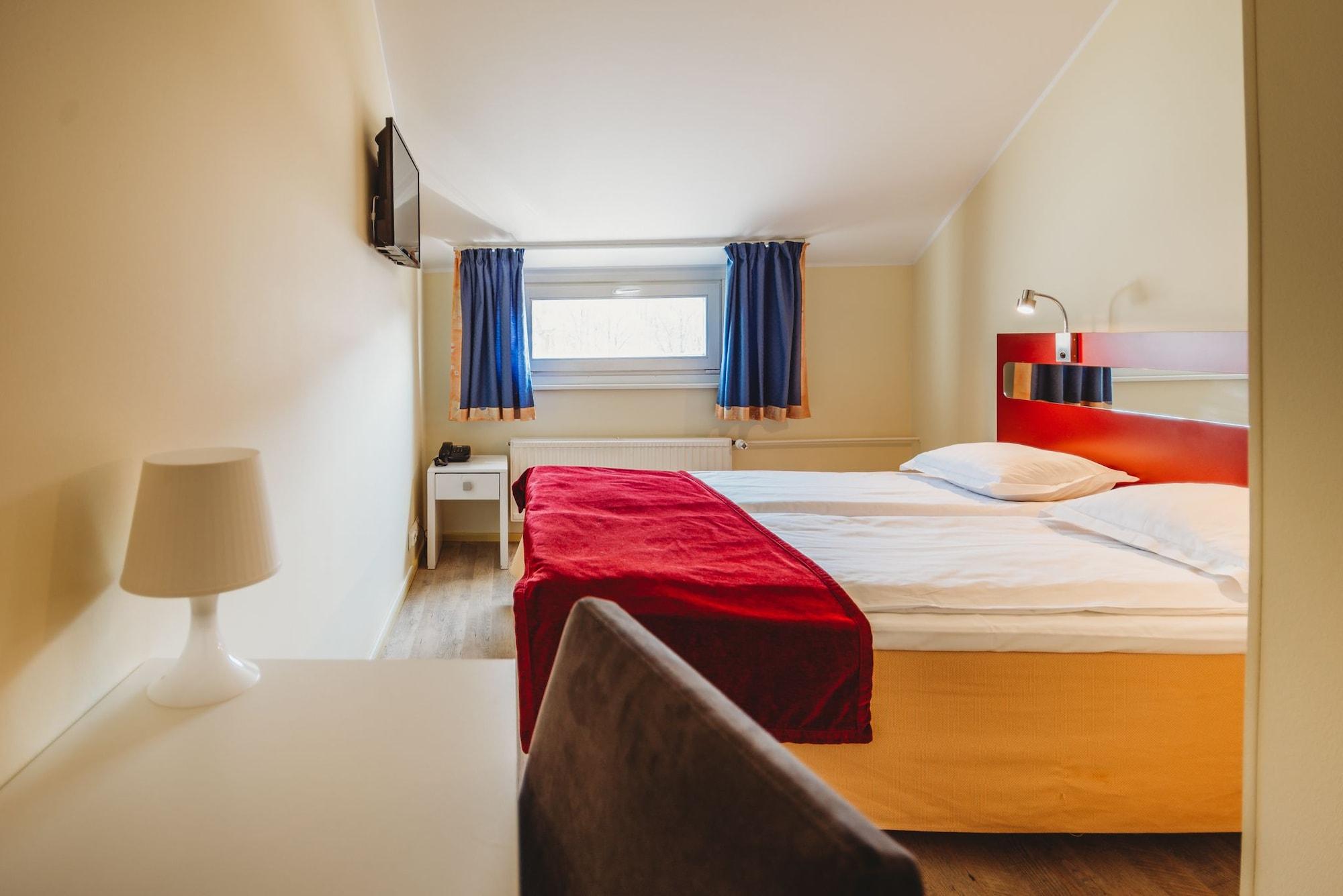 Economy Hotel Tallinn Buitenkant foto