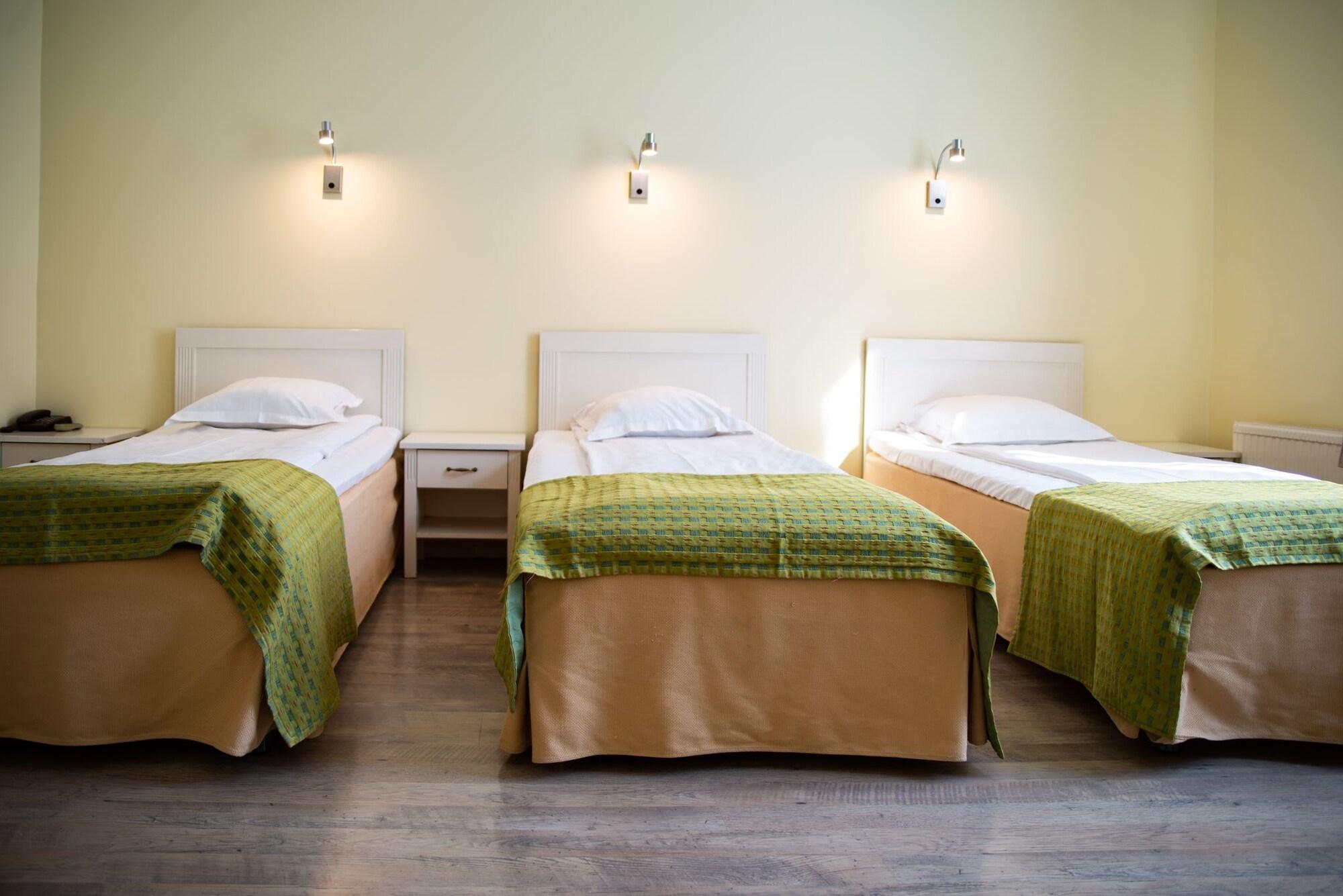 Economy Hotel Tallinn Buitenkant foto