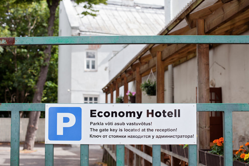 Economy Hotel Tallinn Buitenkant foto