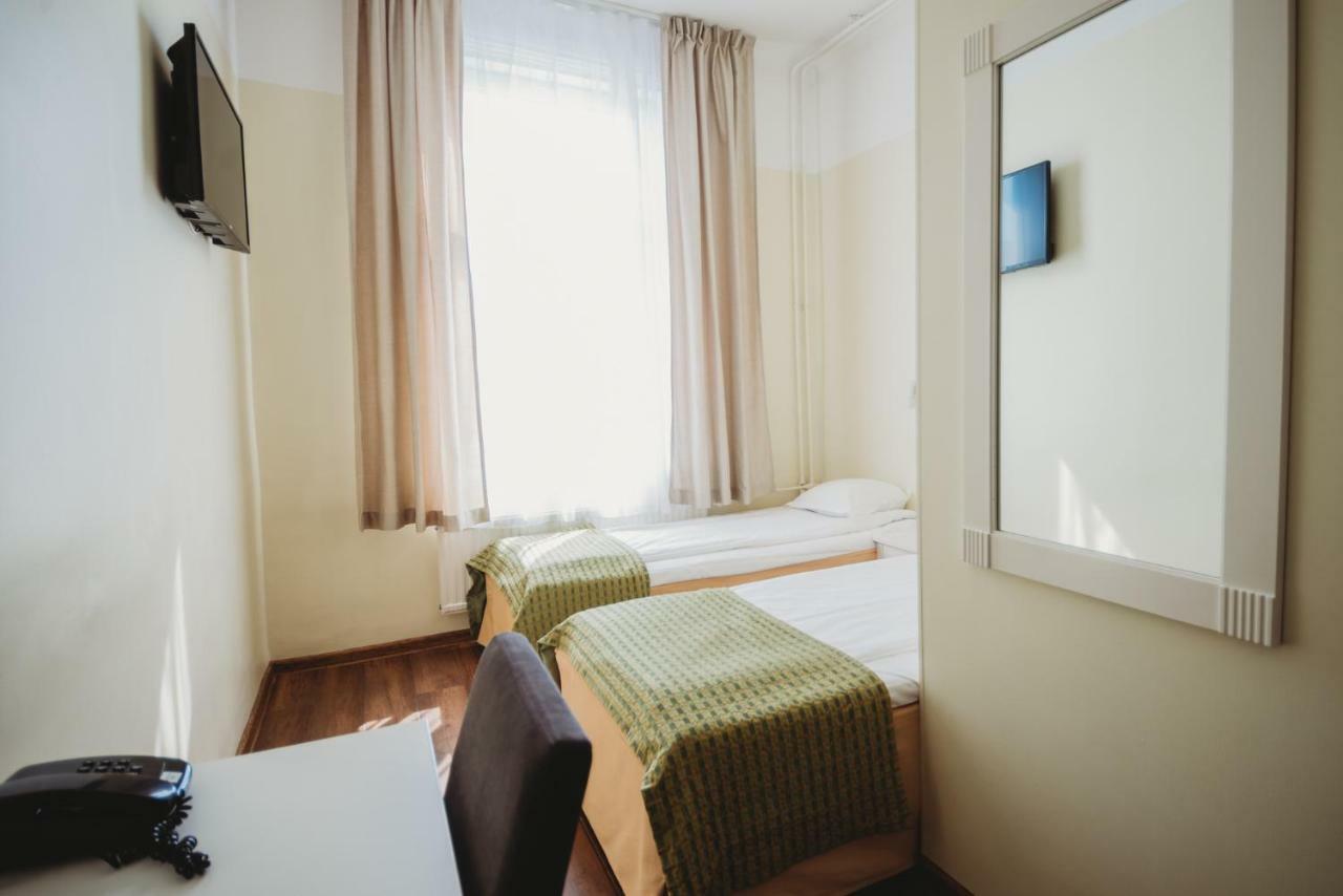Economy Hotel Tallinn Buitenkant foto