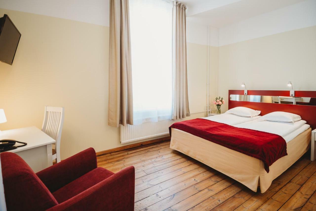 Economy Hotel Tallinn Buitenkant foto
