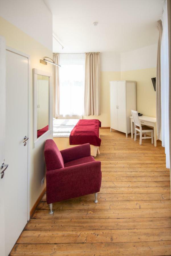 Economy Hotel Tallinn Buitenkant foto